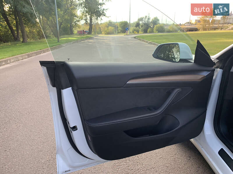 Седан Tesla Model 3 2021 в Києві