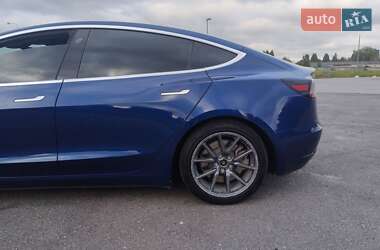 Седан Tesla Model 3 2019 в 