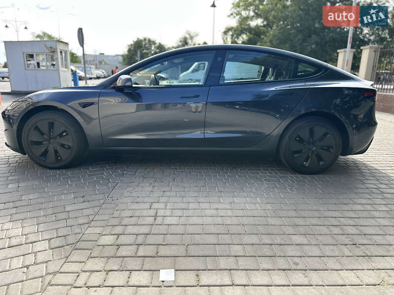 Tesla Model 3 2024