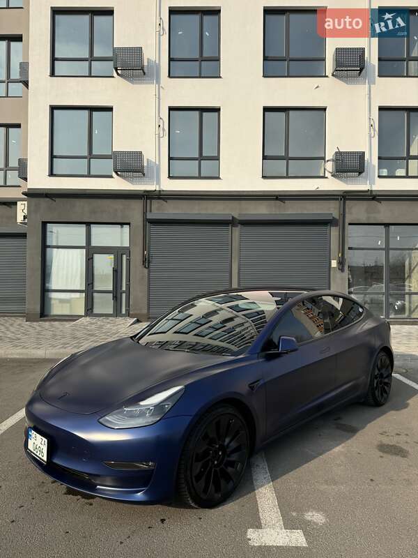 Седан Tesla Model 3 2022 в Чернигове