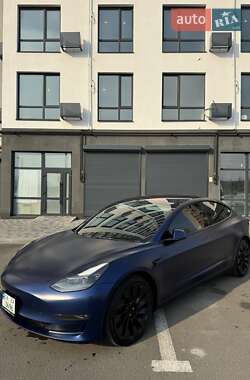 Седан Tesla Model 3 2022 в 