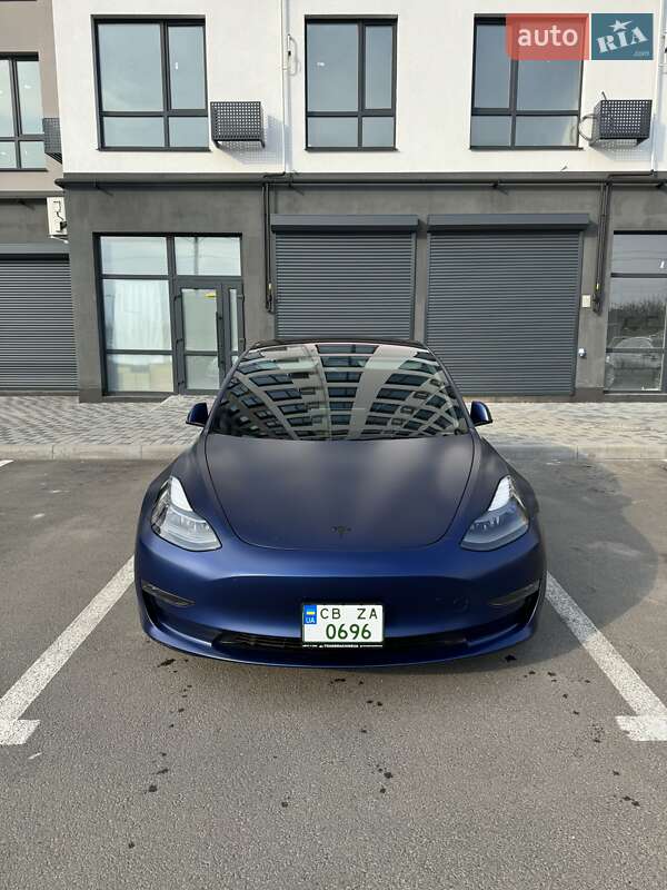 Седан Tesla Model 3 2022 в 