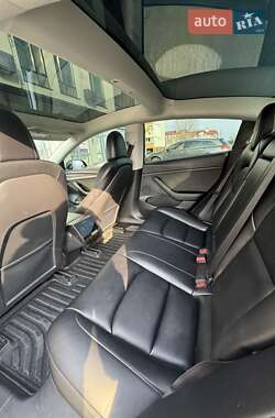 Седан Tesla Model 3 2022 в 