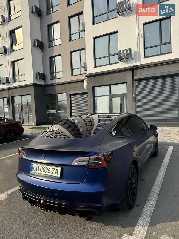 Седан Tesla Model 3 2022 в Чернигове