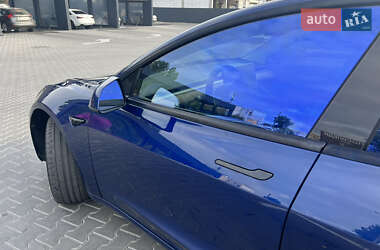 Седан Tesla Model 3 2021 в 