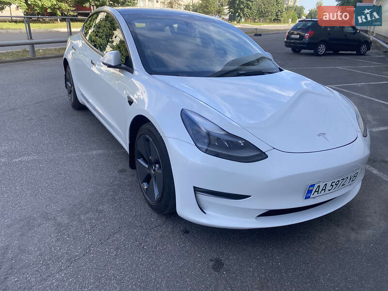 Седан Tesla Model 3 2023 в Броварах