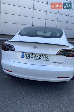 Седан Tesla Model 3 2023 в Броварах