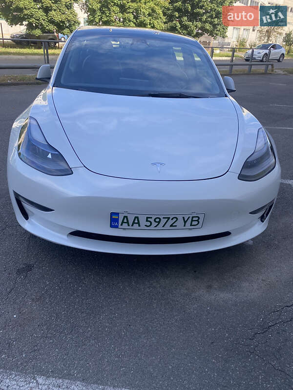 Седан Tesla Model 3 2023 в Броварах