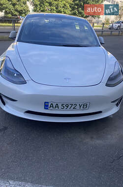 Седан Tesla Model 3 2023 в 
