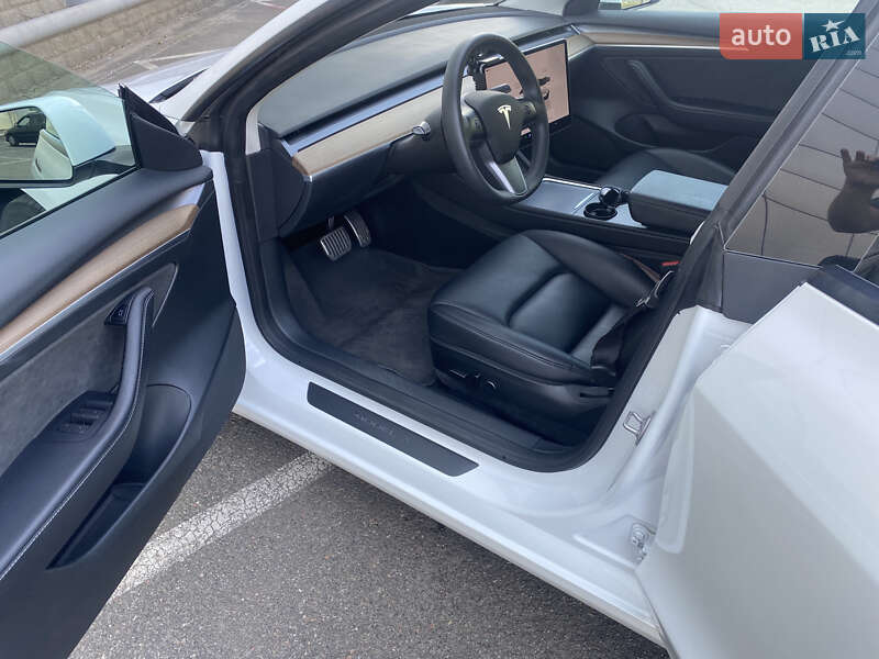 Седан Tesla Model 3 2023 в Броварах