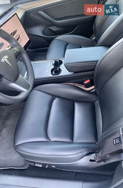 Седан Tesla Model 3 2023 в Броварах