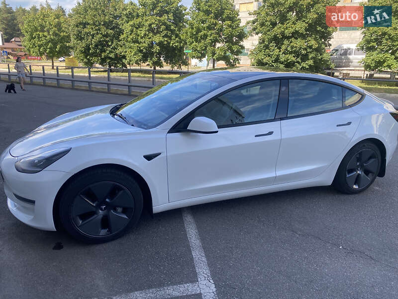 Седан Tesla Model 3 2023 в Броварах