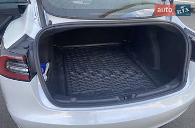 Седан Tesla Model 3 2023 в Броварах