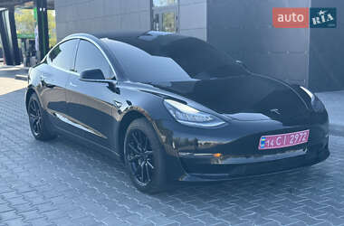 Седан Tesla Model 3 2020 в 