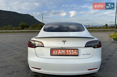 Седан Tesla Model 3 2023 в 
