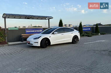 Седан Tesla Model 3 2023 в 