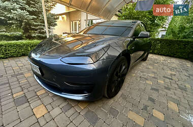 Седан Tesla Model 3 2022 в 