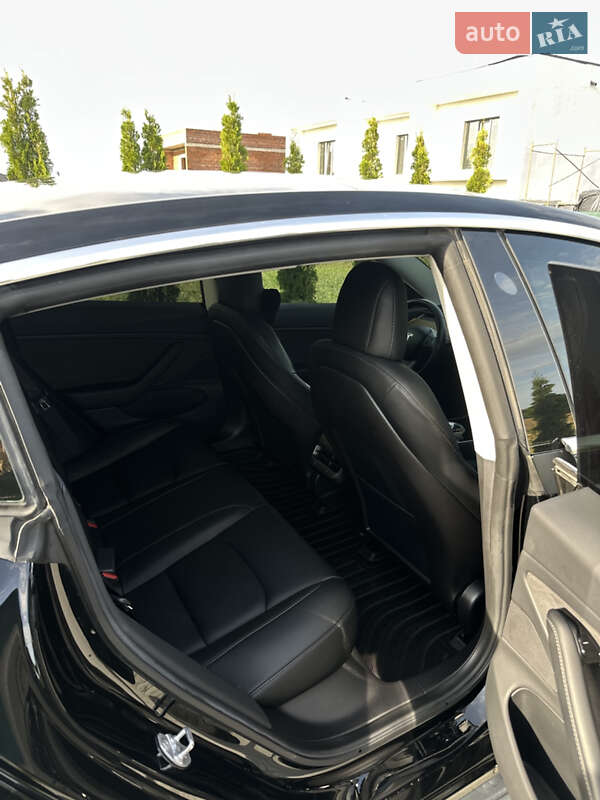 Седан Tesla Model 3 2019 в Луцьку