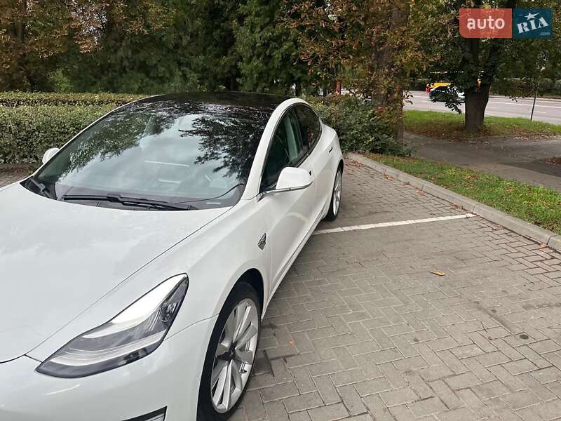 Седан Tesla Model 3 2019 в Львові