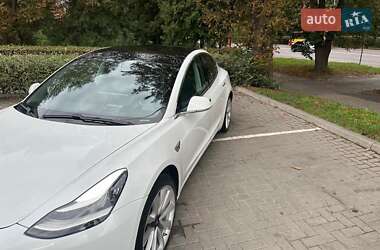 Седан Tesla Model 3 2019 в 