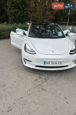 Седан Tesla Model 3 2019 в 