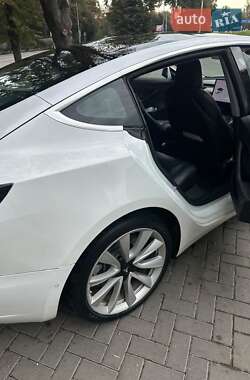 Седан Tesla Model 3 2019 в 