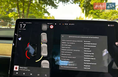 Седан Tesla Model 3 2021 в 
