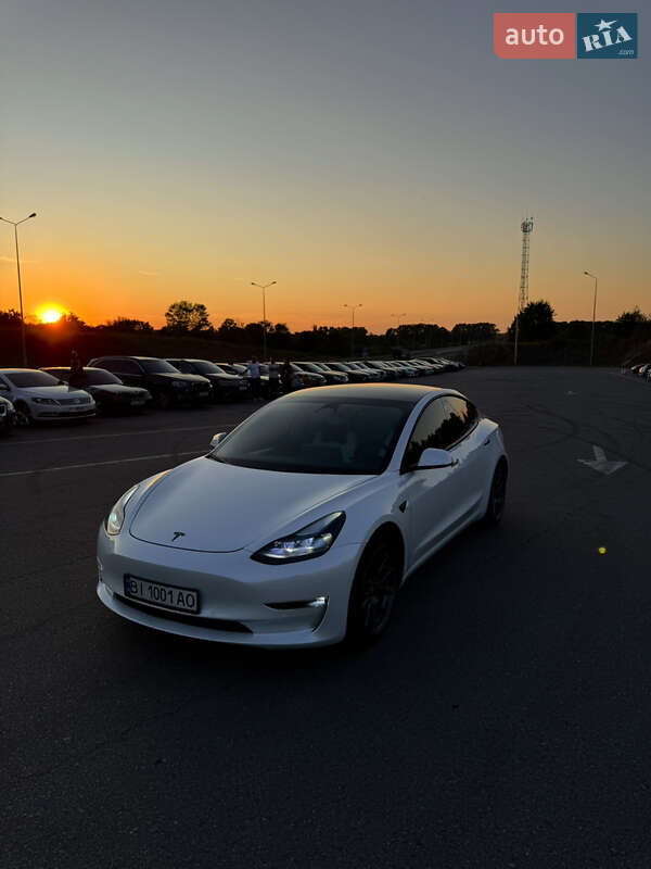 Седан Tesla Model 3 2022 в Киеве
