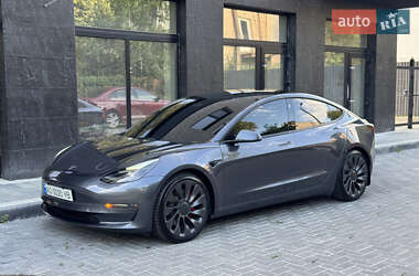 Седан Tesla Model 3 2021 в 