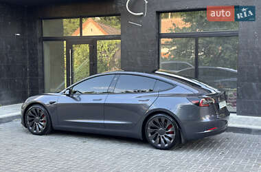 Седан Tesla Model 3 2021 в 