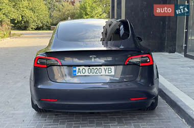 Седан Tesla Model 3 2021 в 