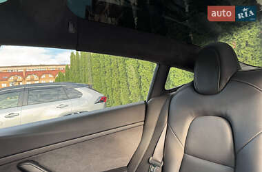Седан Tesla Model 3 2021 в 