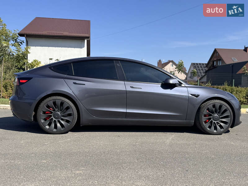 Седан Tesla Model 3 2023 в Буче