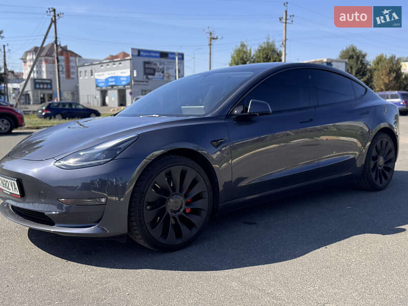 Седан Tesla Model 3 2023 в Буче