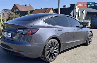 Седан Tesla Model 3 2023 в 