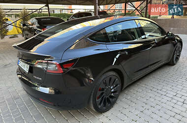 Седан Tesla Model 3 2023 в 