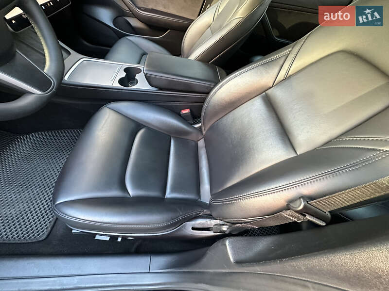 Седан Tesla Model 3 2023 в Одесі