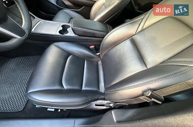 Седан Tesla Model 3 2023 в 