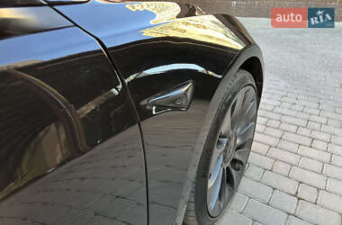 Седан Tesla Model 3 2023 в 