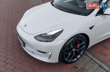 Седан Tesla Model 3 2023 в 