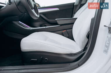 Седан Tesla Model 3 2023 в 