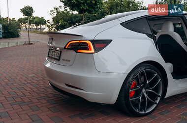 Седан Tesla Model 3 2023 в 