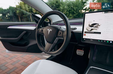 Седан Tesla Model 3 2023 в 