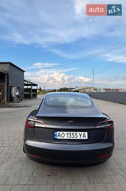 Седан Tesla Model 3 2021 в 
