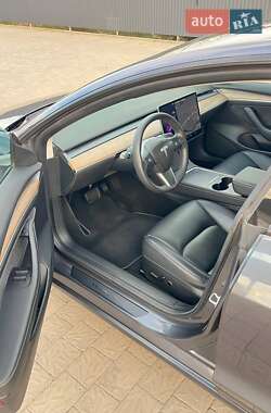 Седан Tesla Model 3 2021 в 