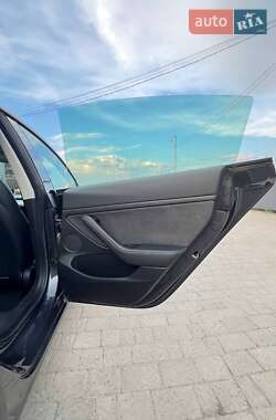 Седан Tesla Model 3 2021 в 