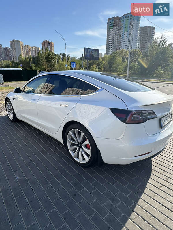 Седан Tesla Model 3 2019 в Киеве