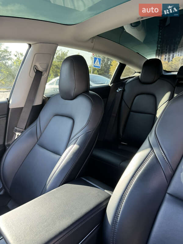 Седан Tesla Model 3 2019 в Киеве