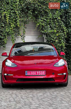 Седан Tesla Model 3 2020 в 