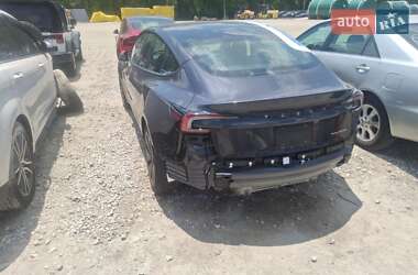 Седан Tesla Model 3 2024 в 
